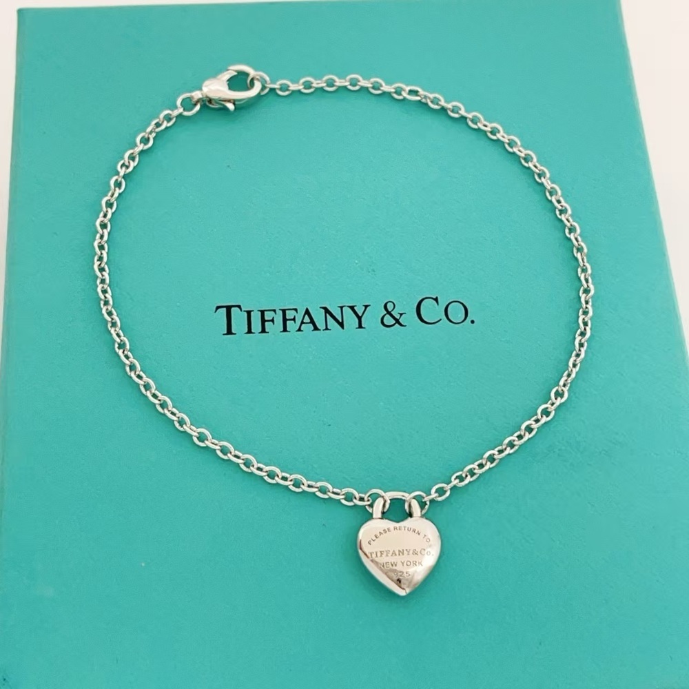 Tiffany & Co. Silver Smooth-Looking Heart Bracelet